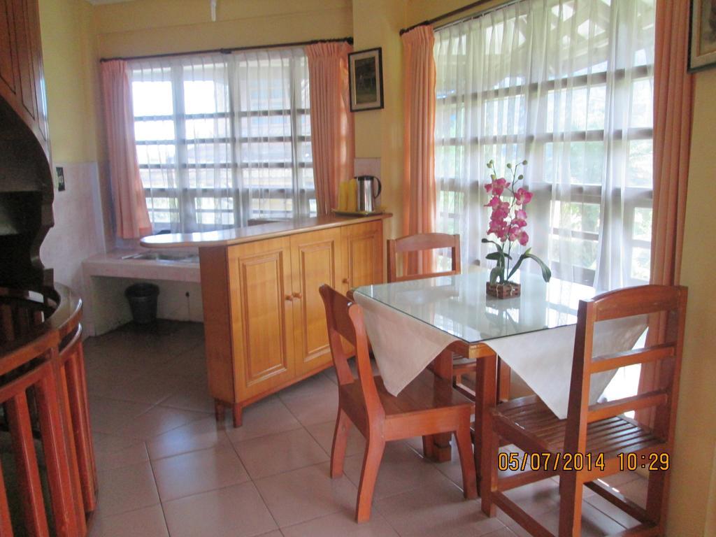 Sapadia Hotel And Cottage Parapat Cameră foto